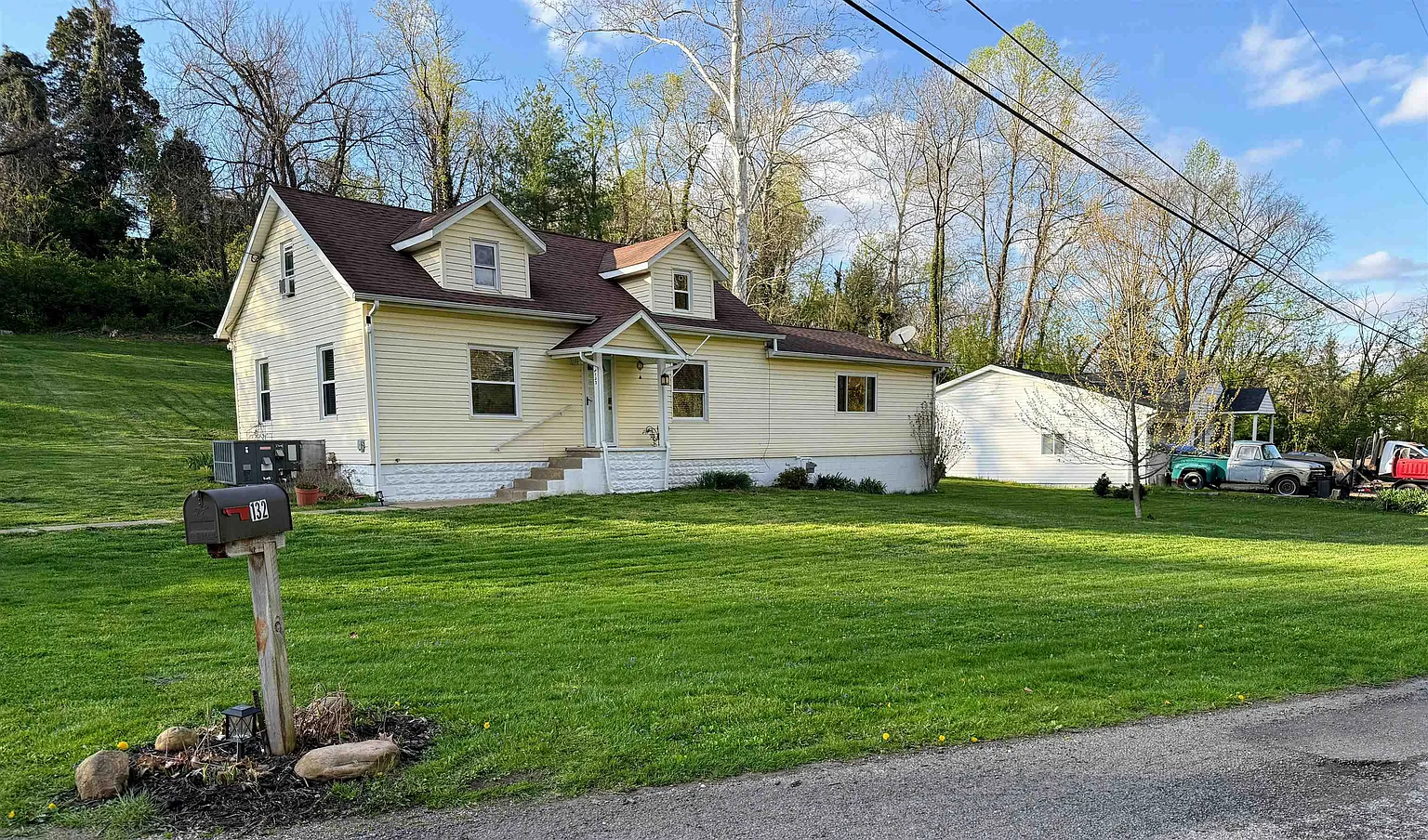 132 Sunnycrest Dr photo 1
