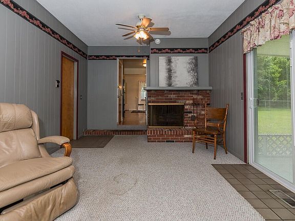 4th image of 360 Woodlark St