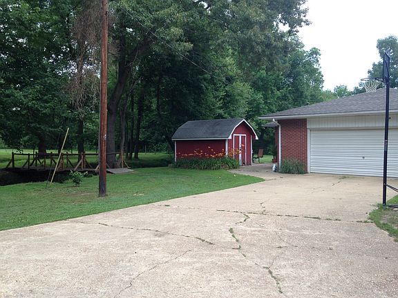 2nd image of 33 Red Rose Cir