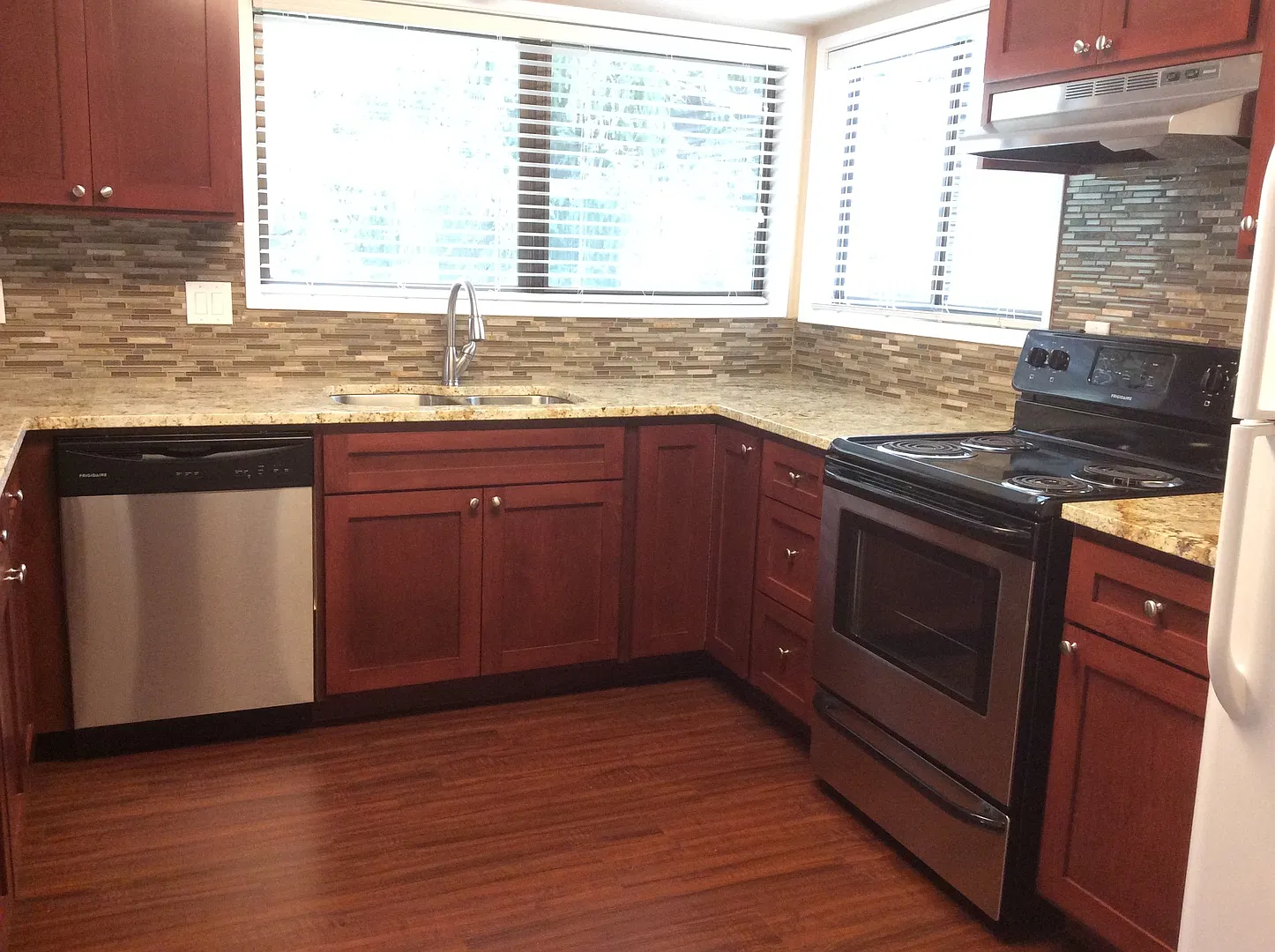 Light-Filled SE Portland Split-Level with 2-Car Garage, Dual Decks & Fenced Yard — Photo 3