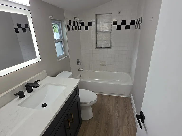 1800 27th Ave N #1/2 — Photo 12