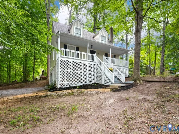 6421 Lakeshore Dr, Quinton, VA 23141