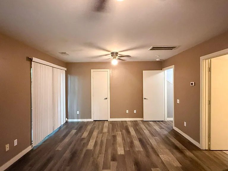 2605 Calumet St #16 — Photo 11