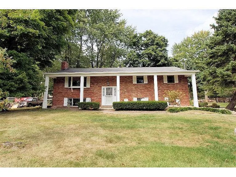 447 David Ln photo 1