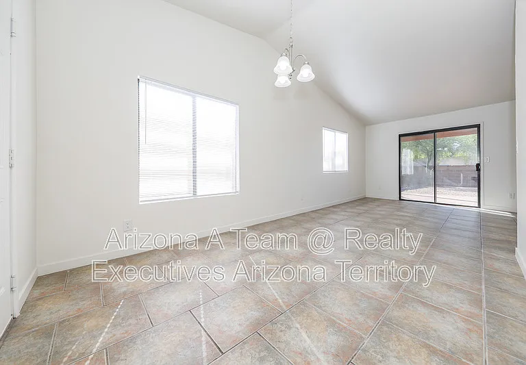 10140 E Karen Pl — Photo 4
