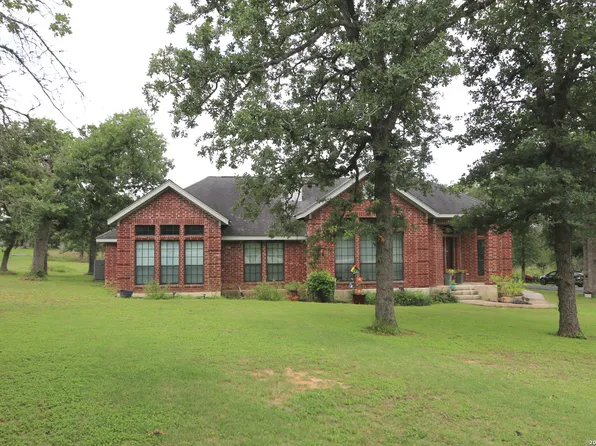 124 Rosewood Dr, La Vernia, TX 78121
