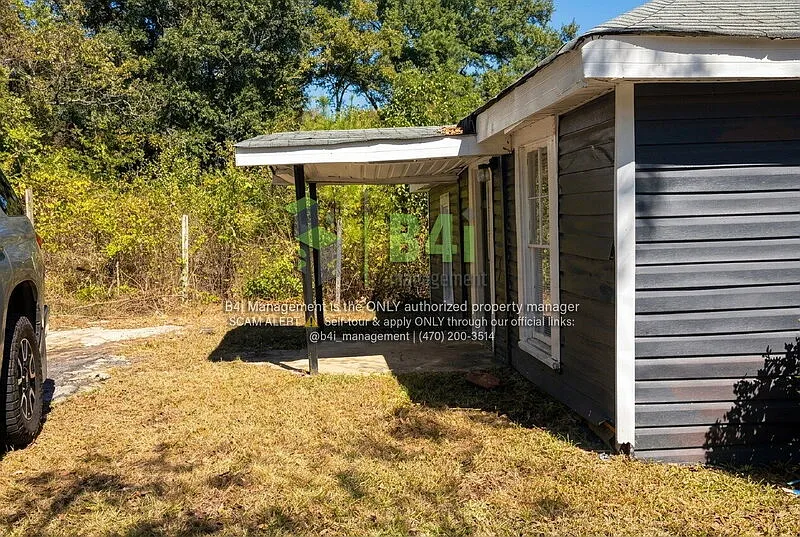 3 bed, 1.0 bath, 1252 sqft, $1,124 — Photo 2
