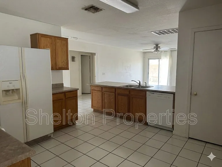 7391 W Solano Dr N — Photo 3