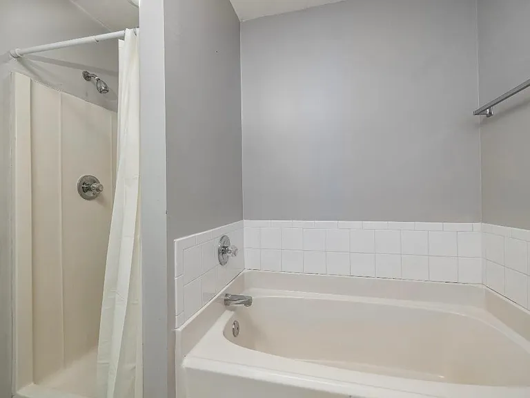 3209 Livia Cir — Photo 6