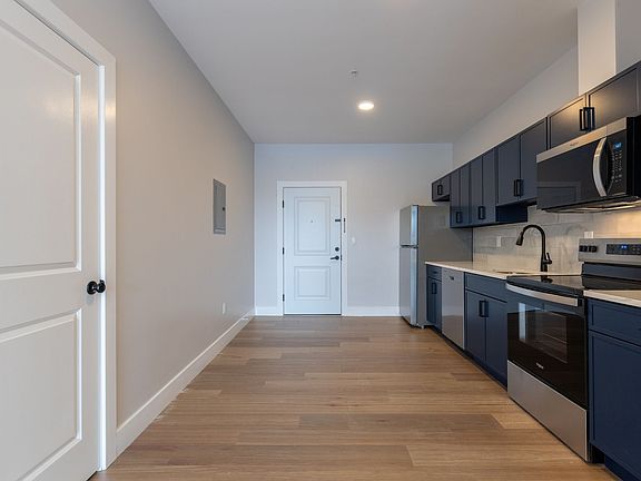 4th image of 213 French St #5