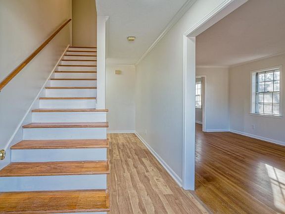 3rd image of 6395 Blenheim Ave