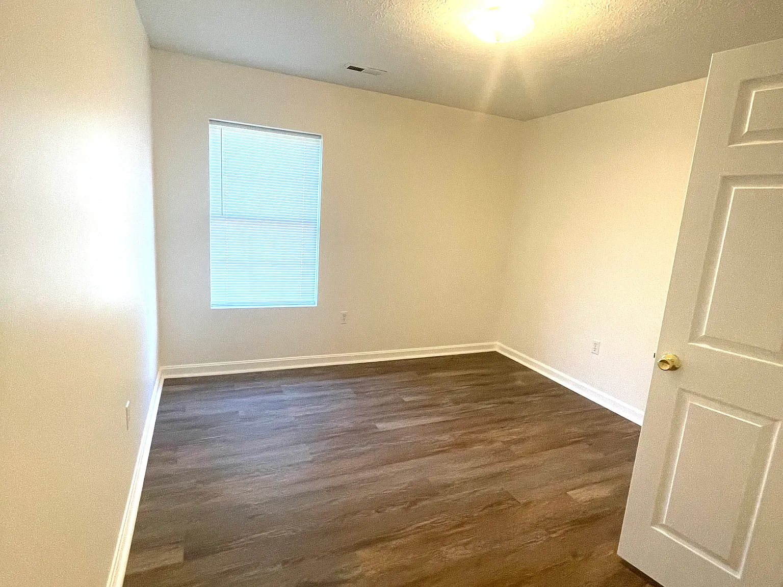 2 bed, 900 sqft, $950 — Photo 4