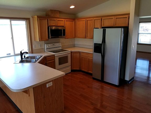 5th image of 610 SE 1st Ave