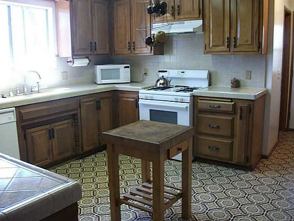 2nd image of 1163 Yellowstone Dr