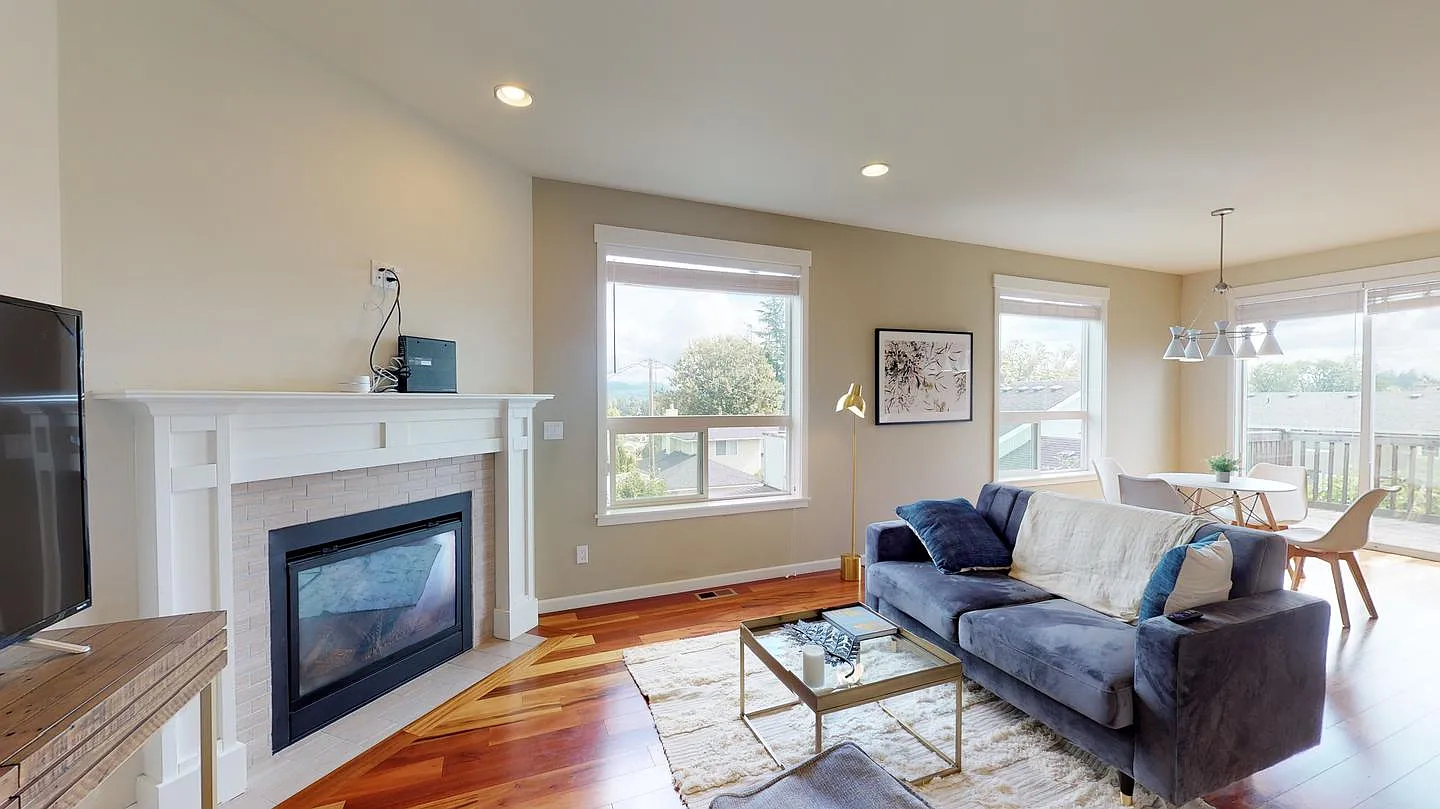 Private Bedroom in Elegant Beacon Hill Home With Great Views — Photo 2