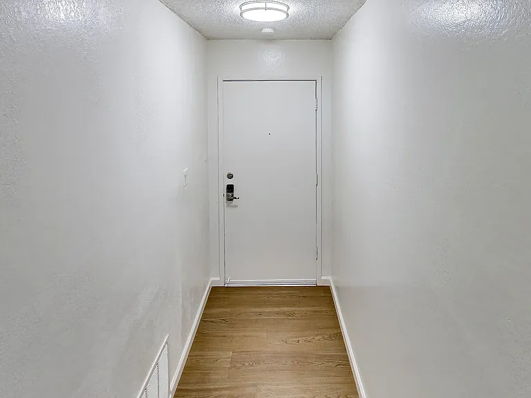 310 Castle St — Photo 23