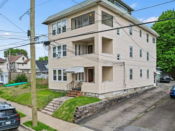 17 Elizabeth St, Johnson City, NY 13790