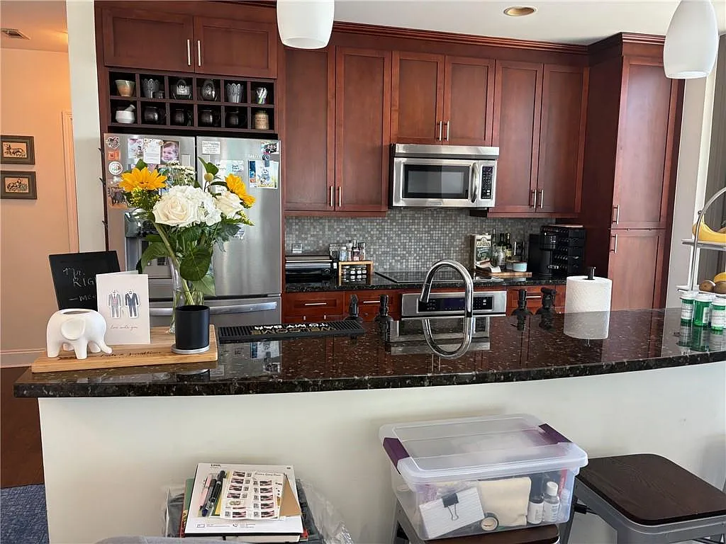 2 bed, 2.5 bath, 1369 sqft, $3,100 — Photo 3