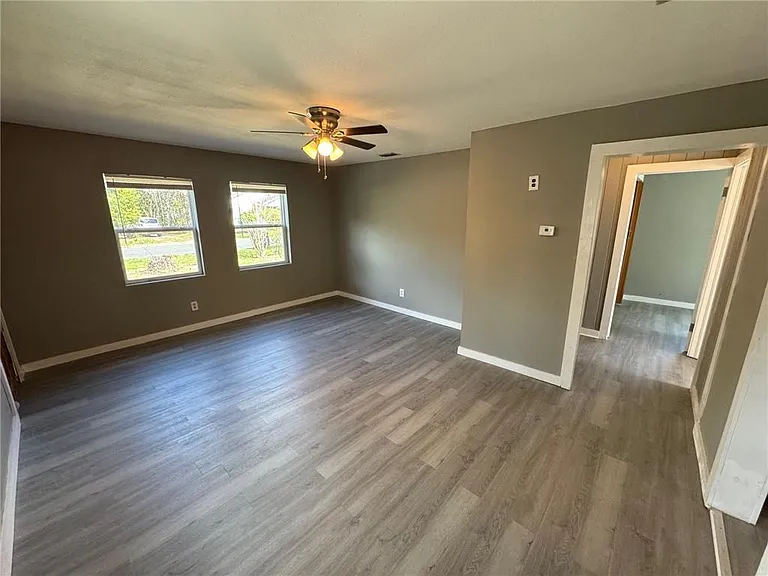 2853 Josephine St — Photo 4
