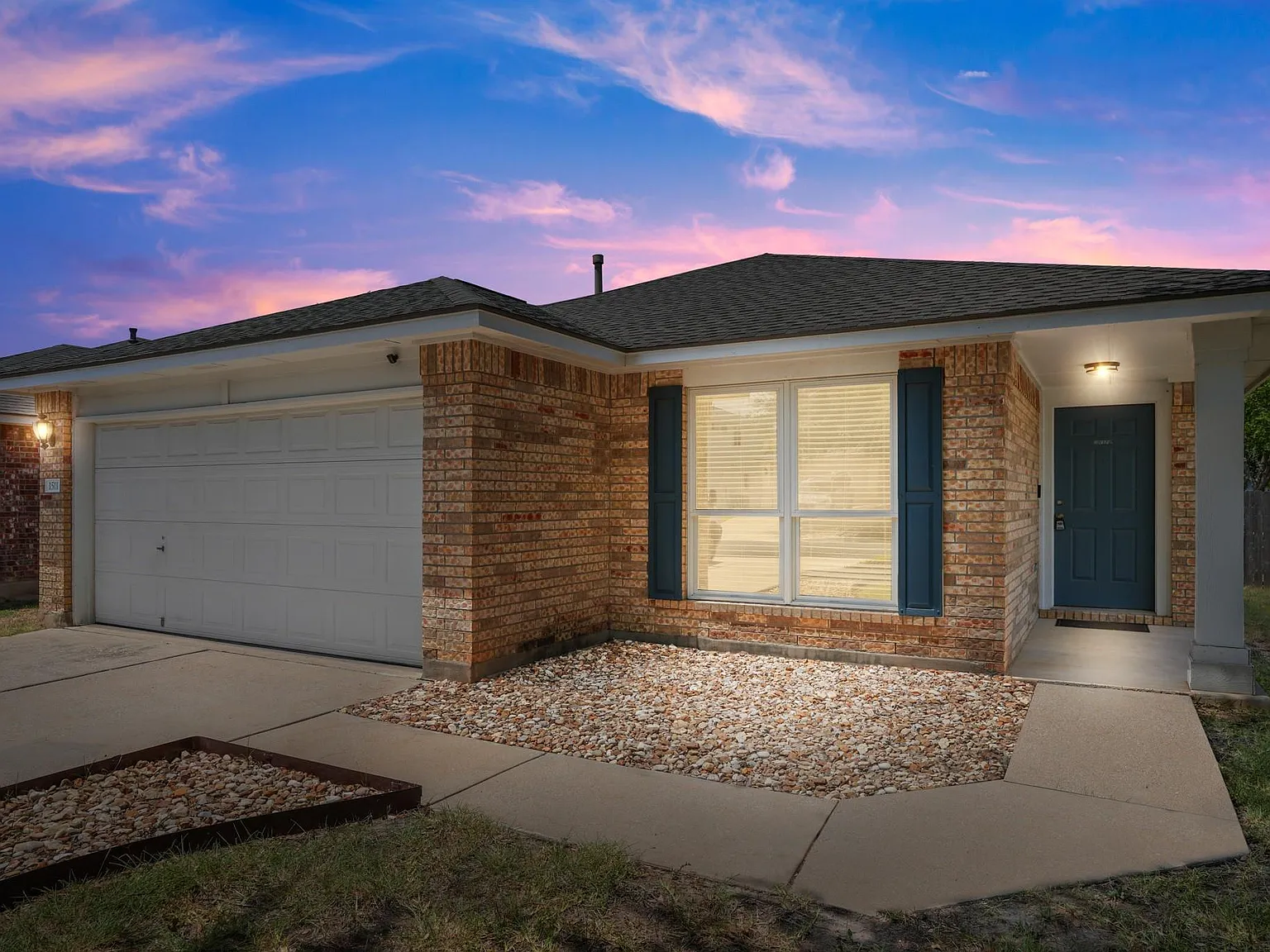 3 bed, 2.0 bath, 1415 sqft, $1,950 — Photo 2