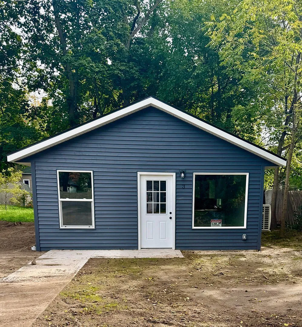 629 Amity Ave — Photo 1
