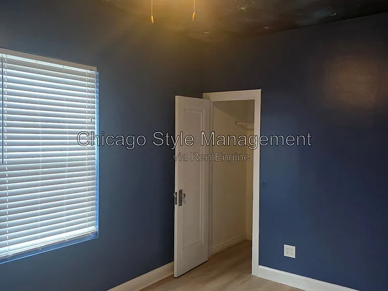 9517 S Escanaba Ave #1 — Photo 5