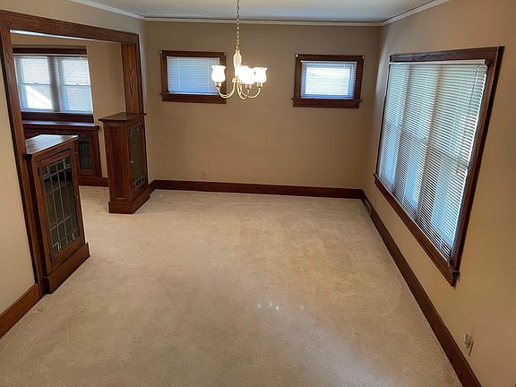 5th image of 2821 S 32nd Ave
