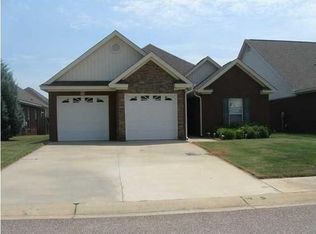 106 Brittany Dr N, Elmore, AL 36025