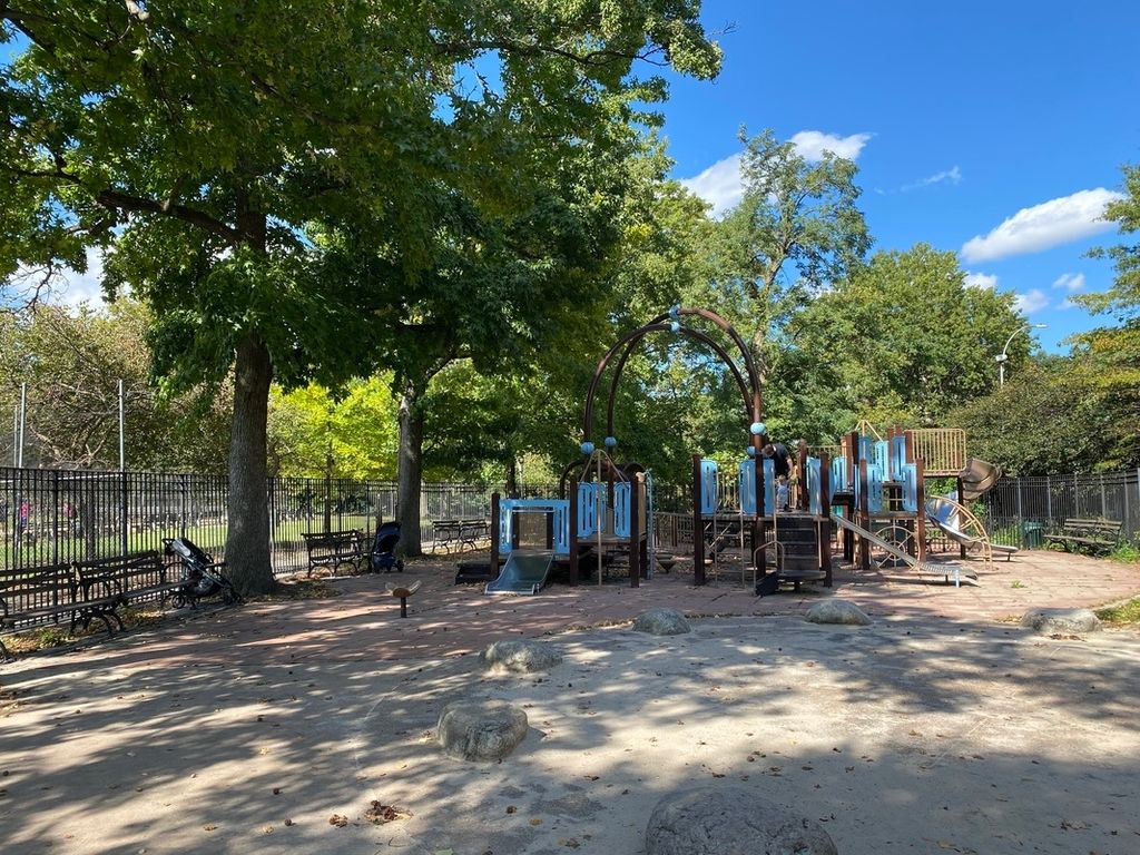 1 Bed 1 Bath Property, New York • 750 Sq Ft
