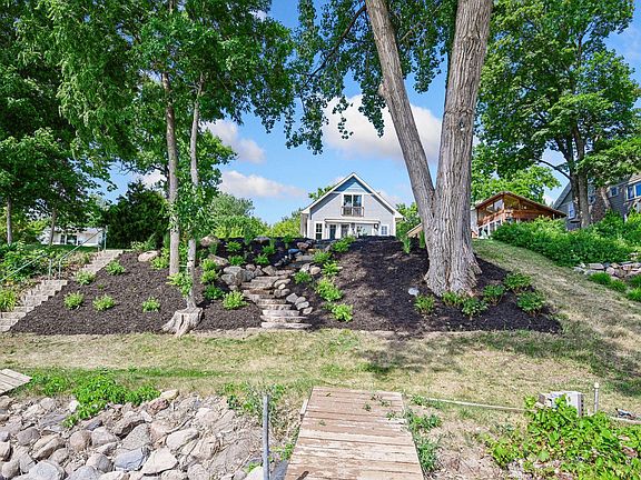 4th image of 1728 Finch Ln