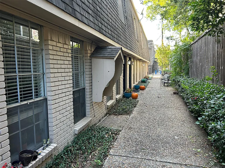 3811 Holland Ave #1 — Photo 8
