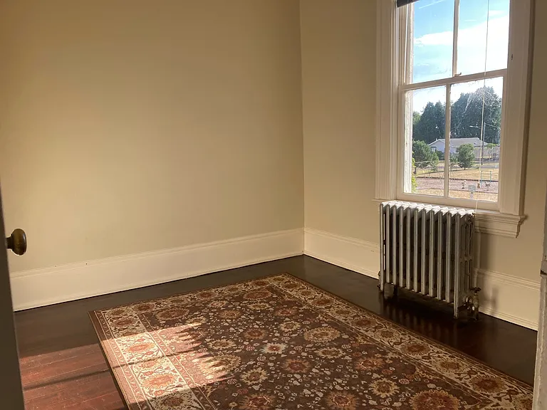 561 Russell Dr — Photo 20