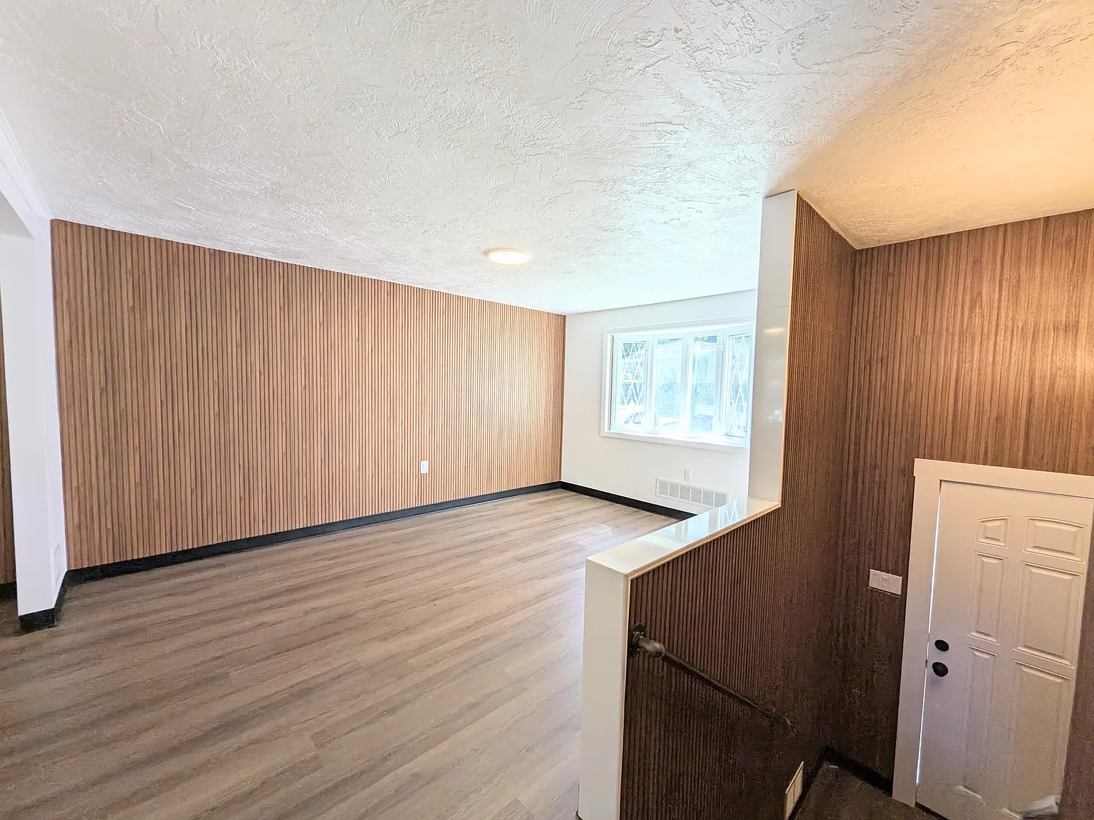 3 bed, 1212 sqft, $1,749 — Photo 4