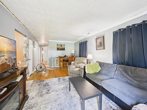 4th image of 5418 Hill Ave
