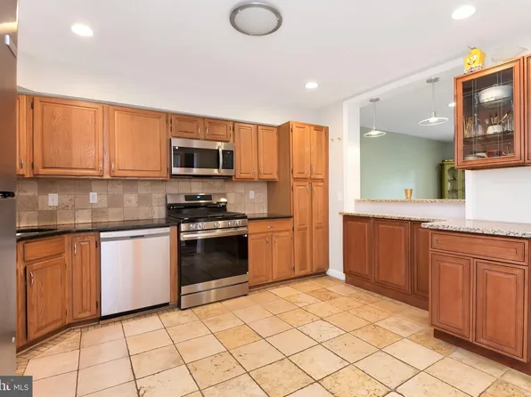 19 Exeter Ct, Princeton, NJ 08540