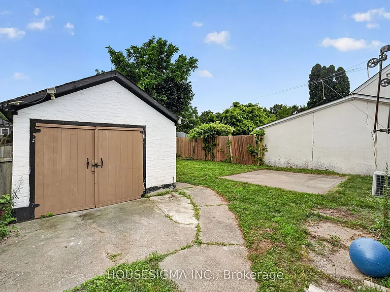 342 Carlton St — Photo 29