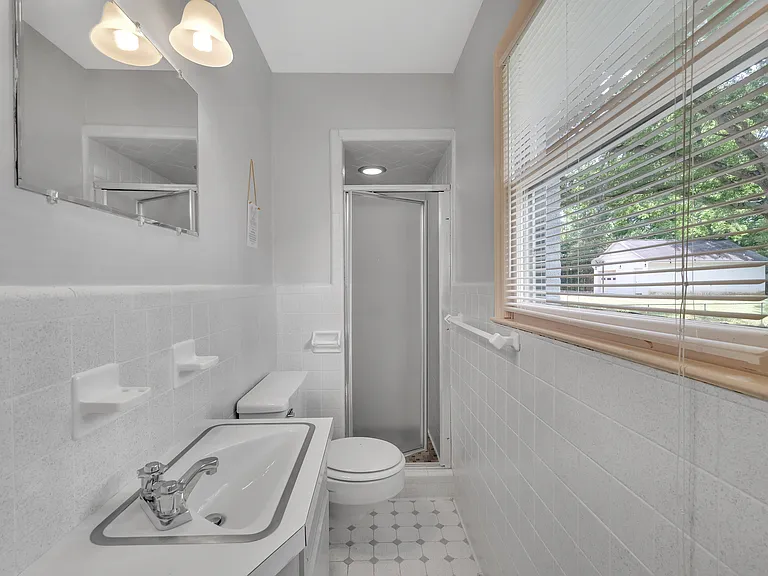 Sharonbrook Dr — Photo 10