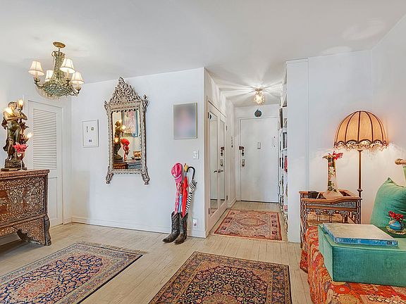 5th image of 305 E 24th St APT 18C