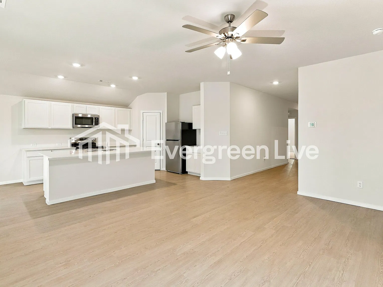 3 bed, 2.0 bath, 1703 sqft, $1,895 — Photo 3