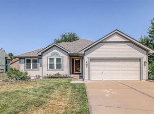 624 SE Greenridge Ct, Lees Summit, MO 64086