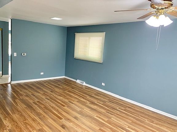 5th image of 9101 W Oaks Ave