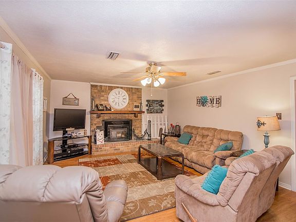 4th image of 1902 Turtle Creek Dr
