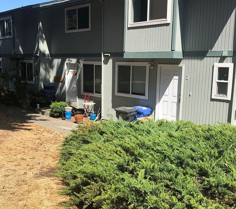 1st image of 750 SW Harrier Cir APT 4