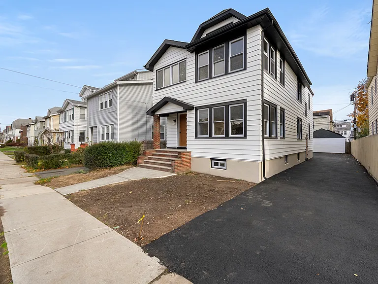 218 Ampere Pkwy #1 — Photo 1