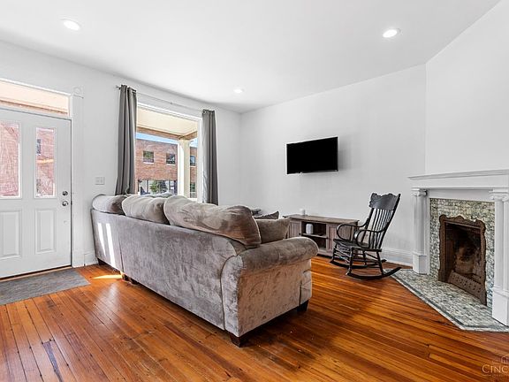 3rd image of 249 McCullough St