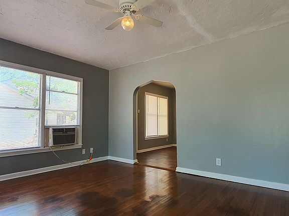 4th image of 1215 W Avenue M