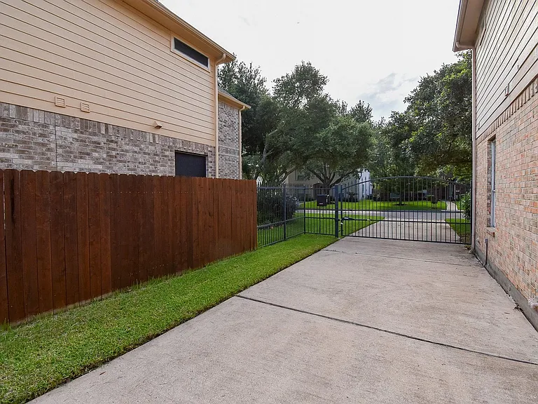 2719 Mossy Log Ct — Photo 7