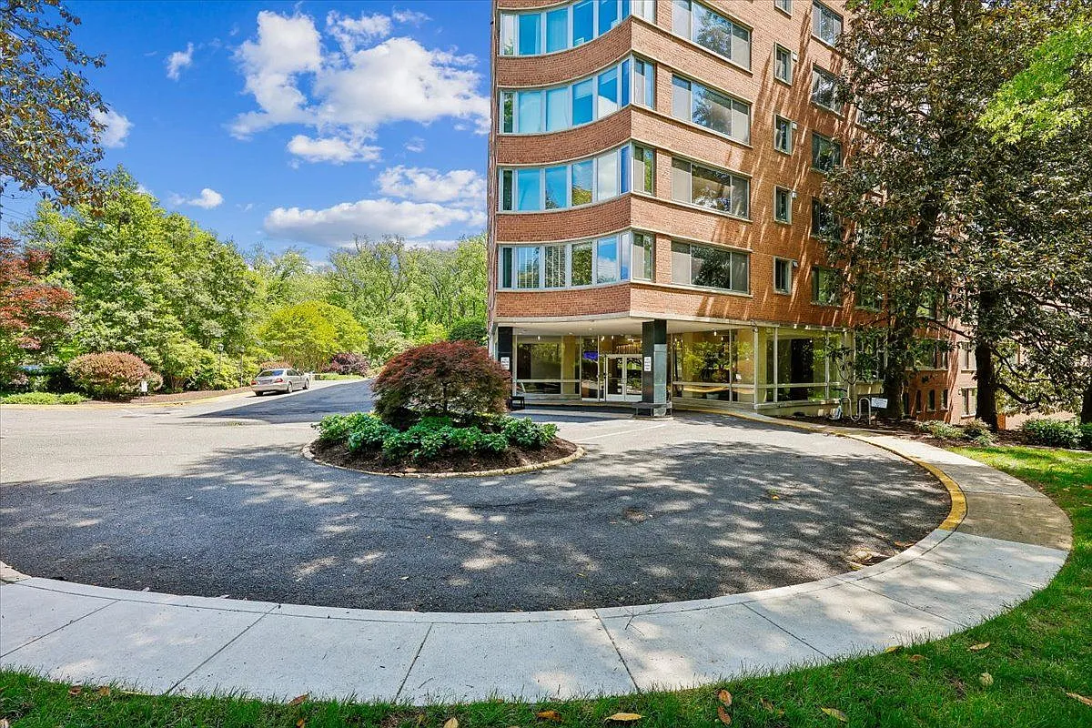 2 bed, 1.0 bath, 935 sqft, $2,700 — Photo 2