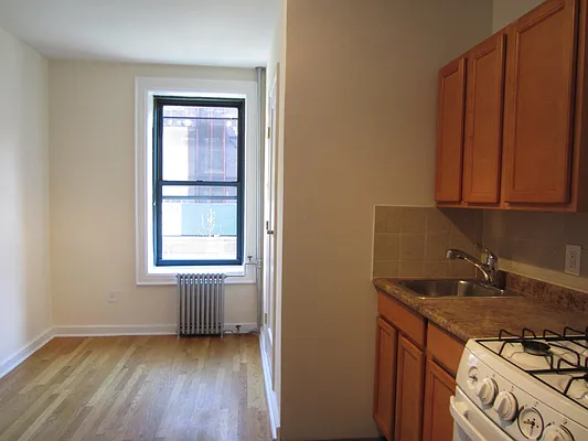 Rented by City Connections Realty | media 7