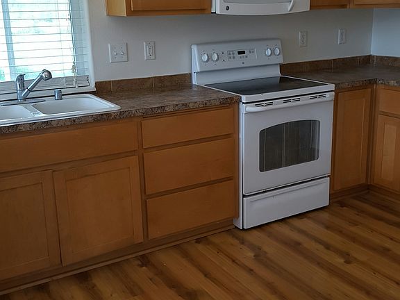 3rd image of 1831 Schneiter Dr